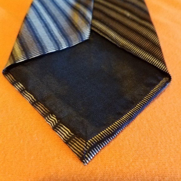 Geoffrey Beene 100% Silk Tie - Picture 4 of 8